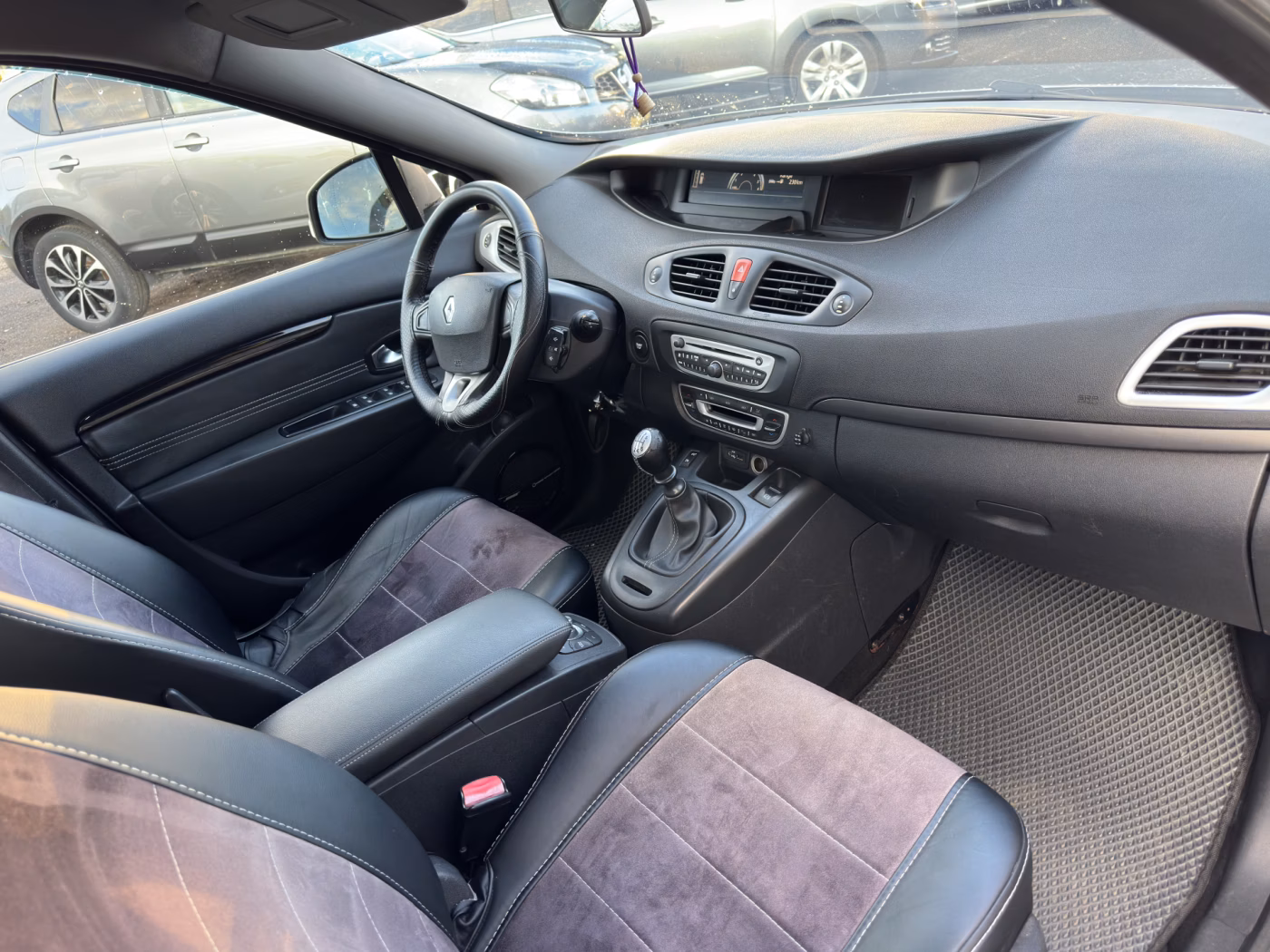 Renault Scenic фото 8