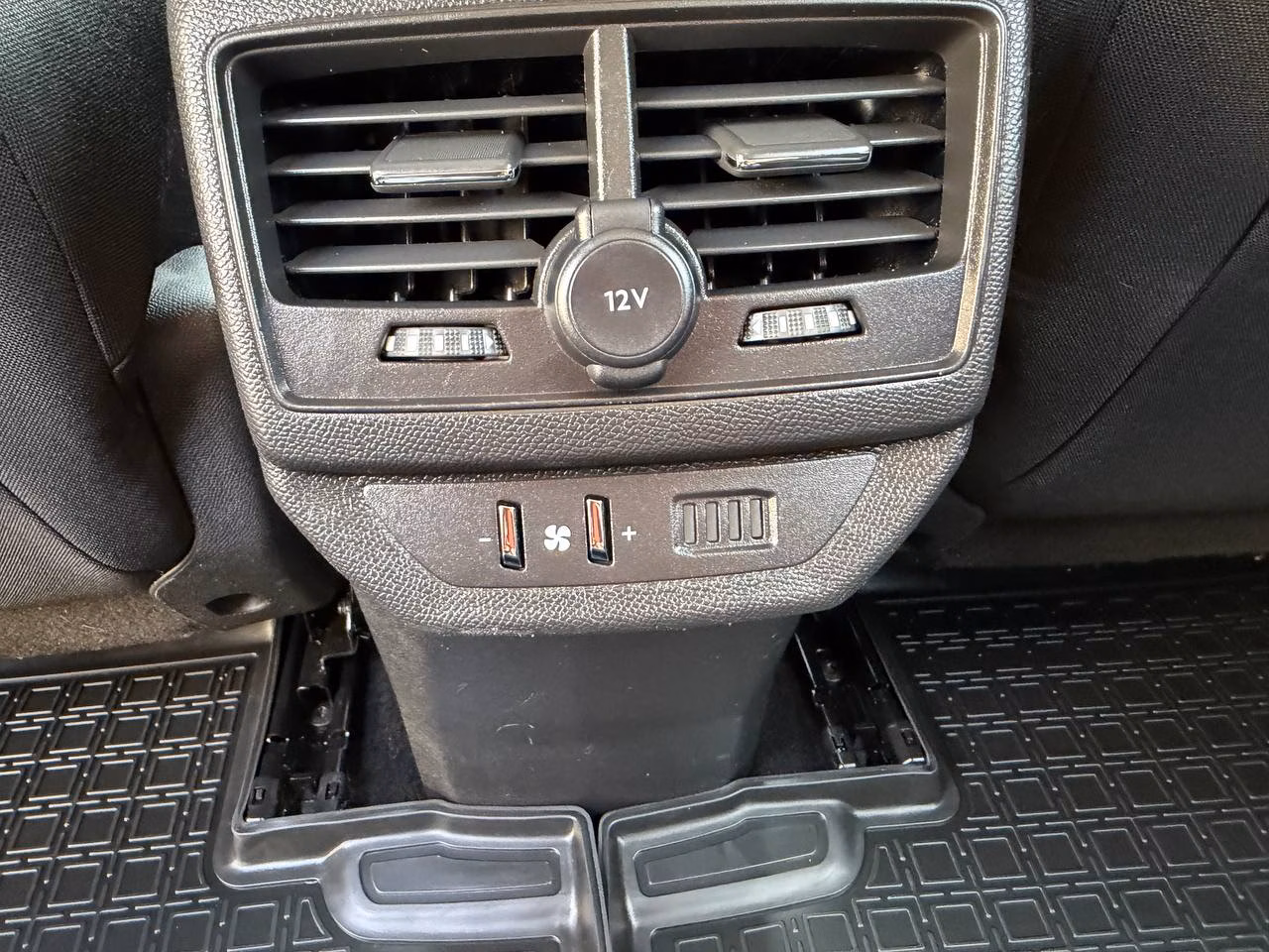 Peugeot 5008 фото 12