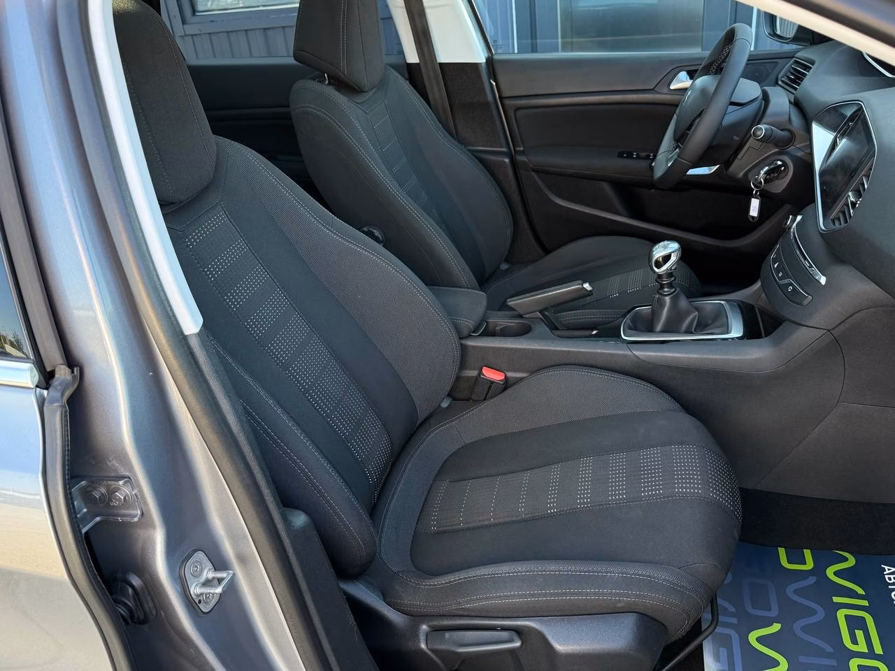Peugeot 308 фото 12