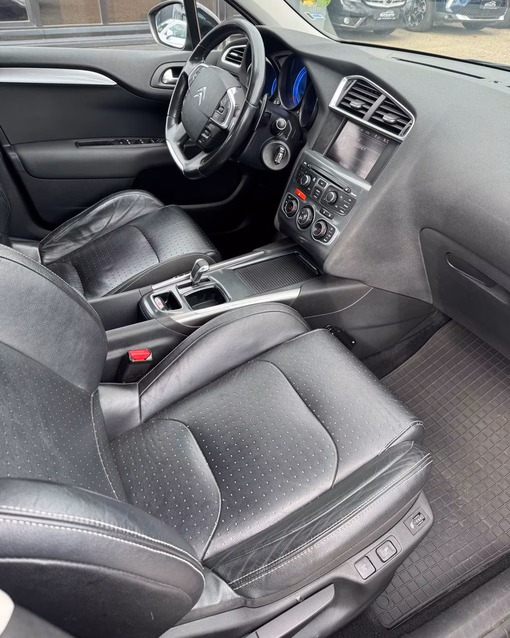 Citroen C4 фото 13