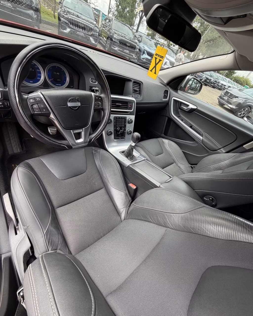 Volvo S60 фото 10