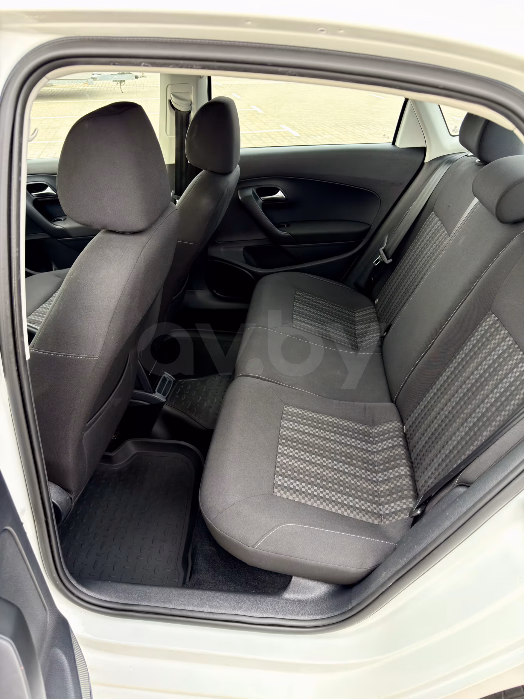 Volkswagen Polo Sedan фото 7