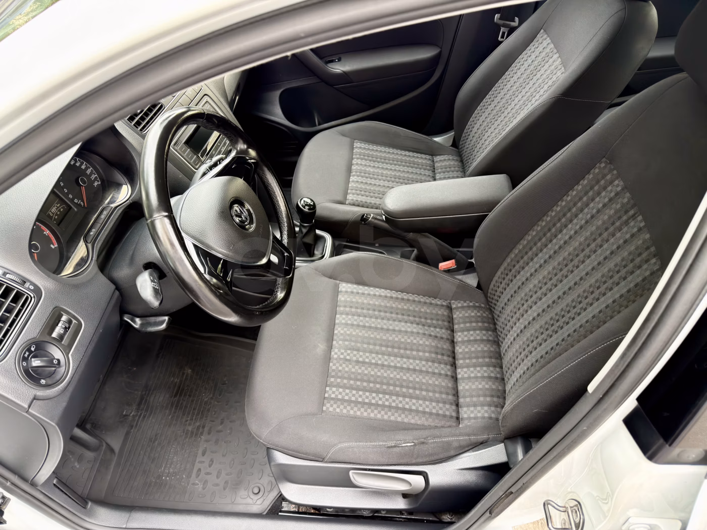 Volkswagen Polo Sedan фото 5