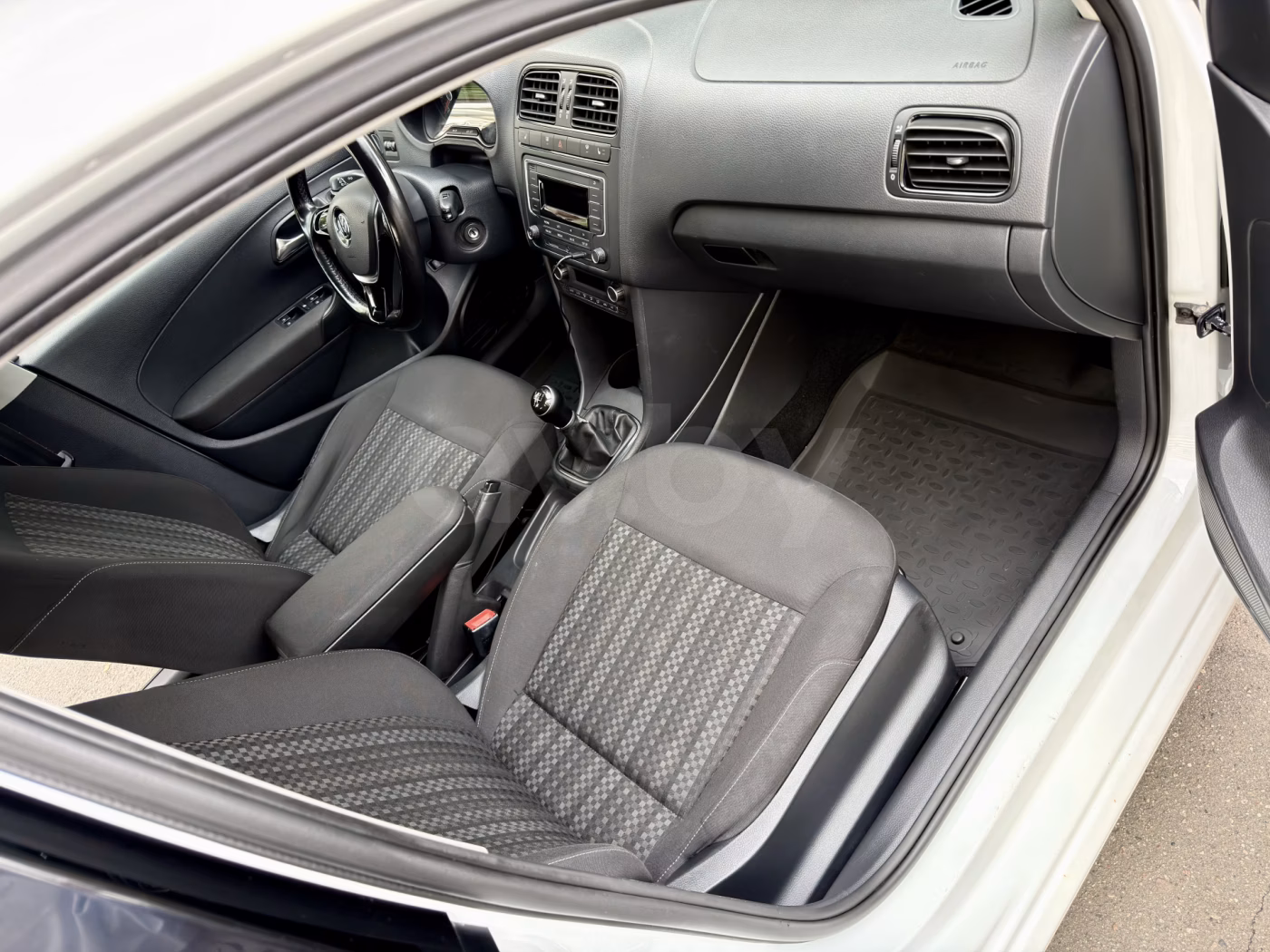 Volkswagen Polo Sedan фото 6