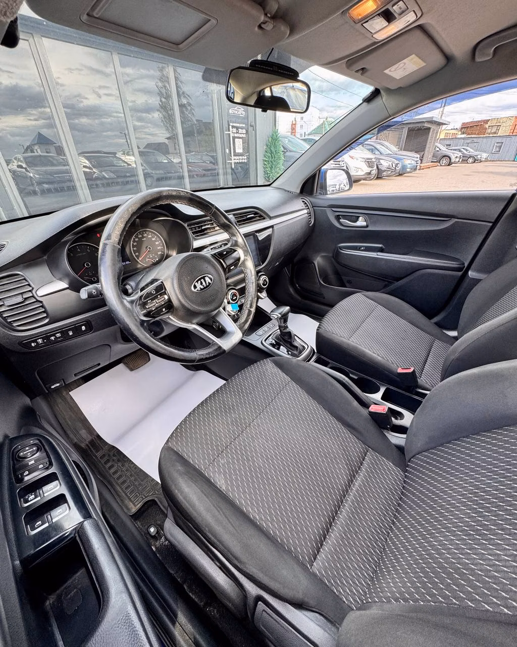 Kia Rio X (X-Line) фото 10