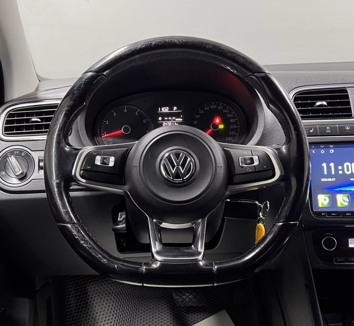 Volkswagen Polo Sedan фото 15