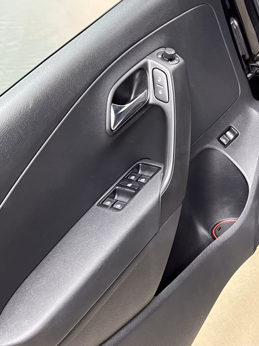 Volkswagen Polo Sedan фото 8