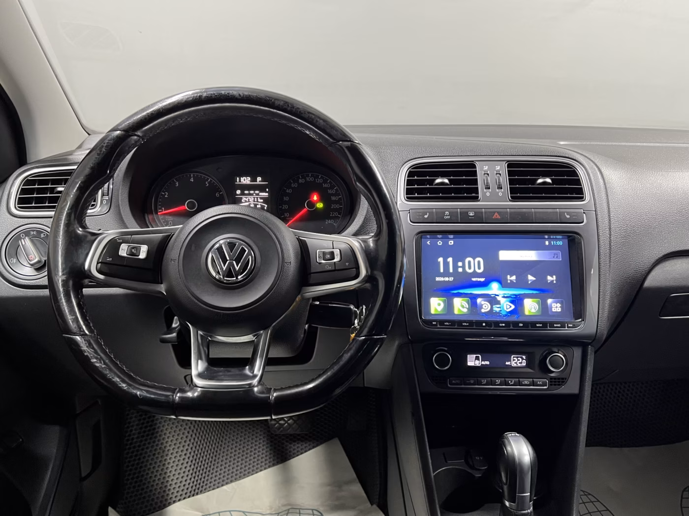 Volkswagen Polo Sedan фото 14