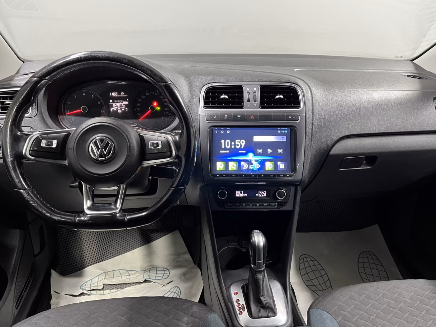 Volkswagen Polo Sedan фото 12