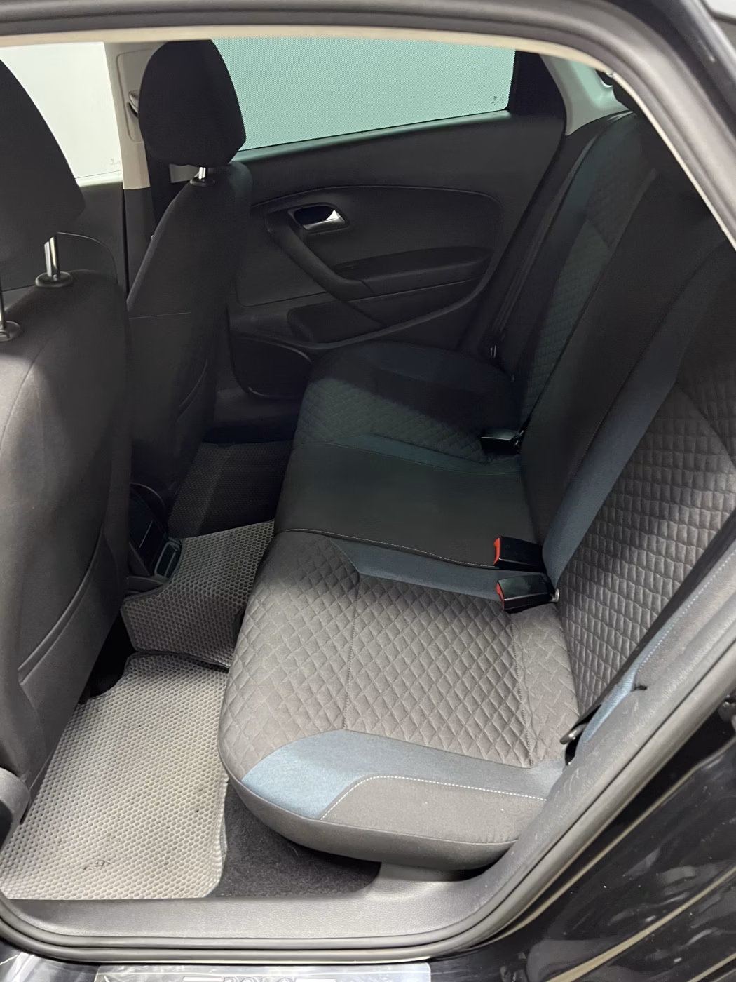 Volkswagen Polo Sedan фото 10