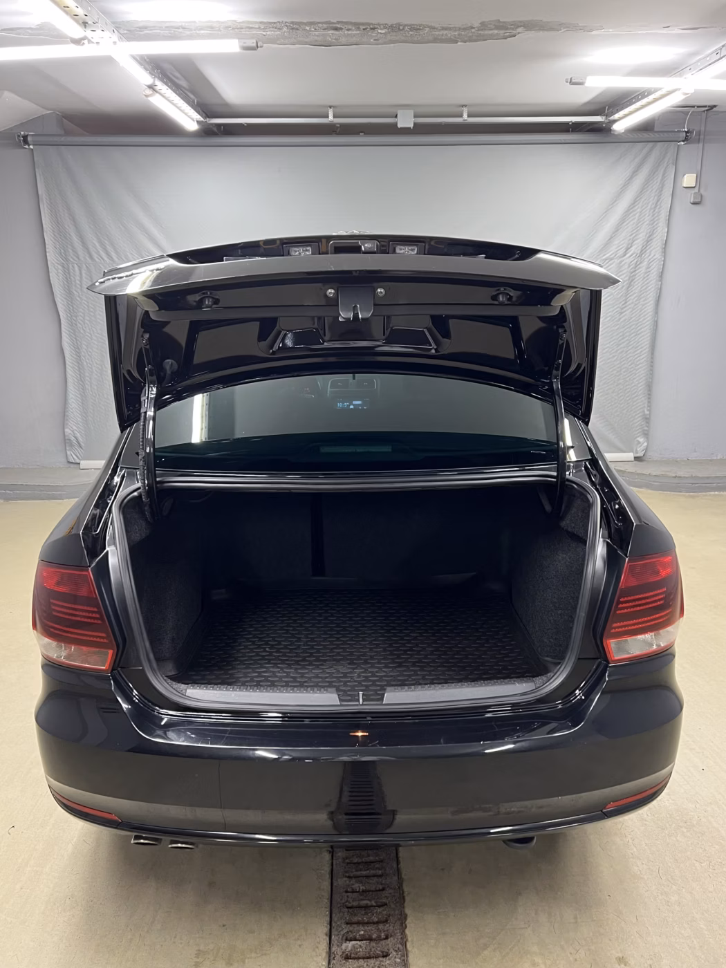 Volkswagen Polo Sedan фото 18