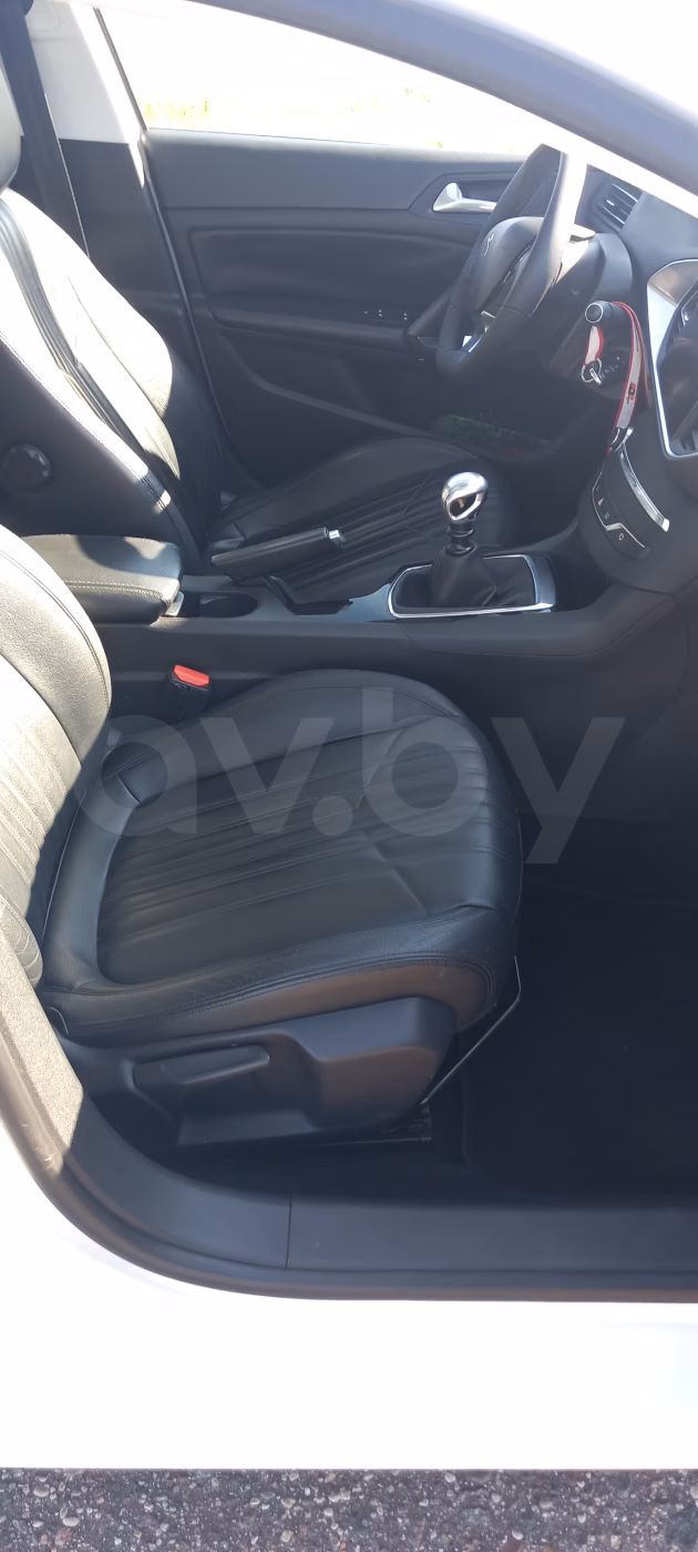 Peugeot 308 фото 12