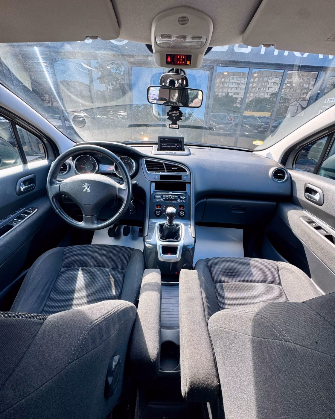 Peugeot 5008 фото 10