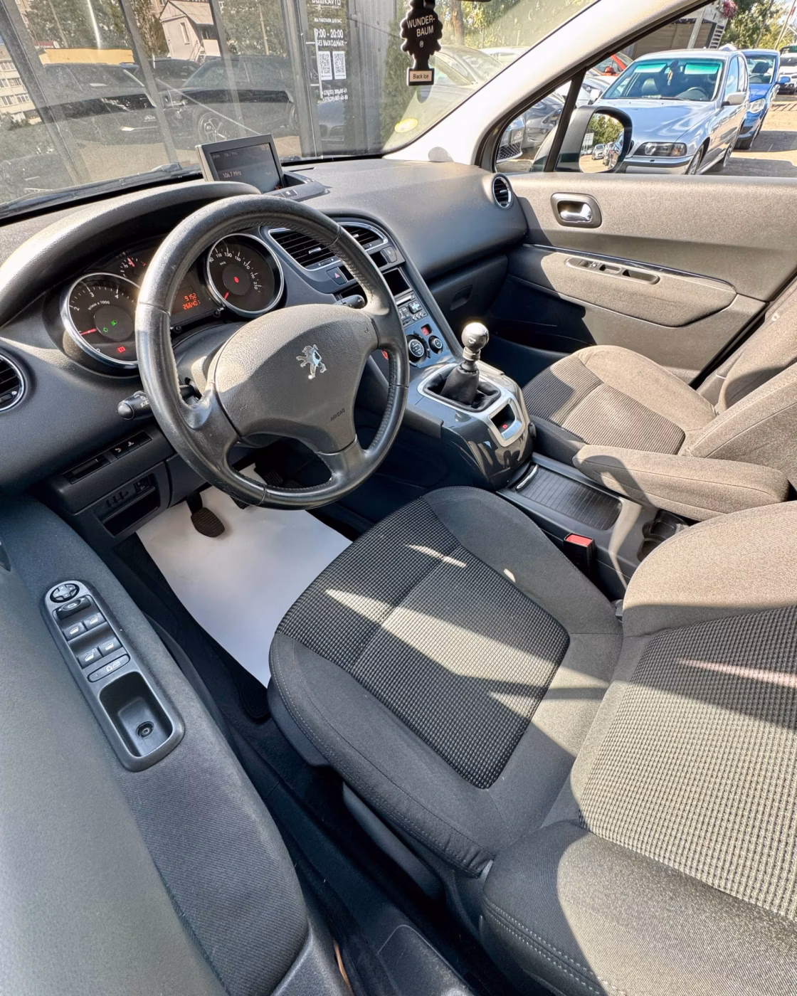 Peugeot 5008 фото 11
