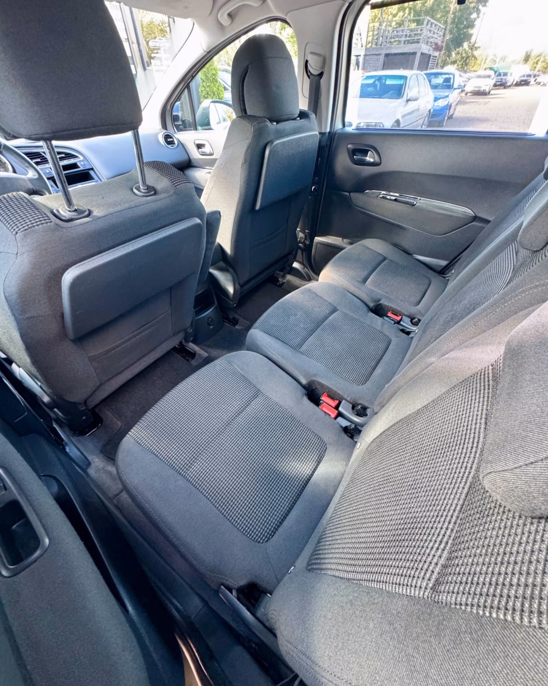Peugeot 5008 фото 12