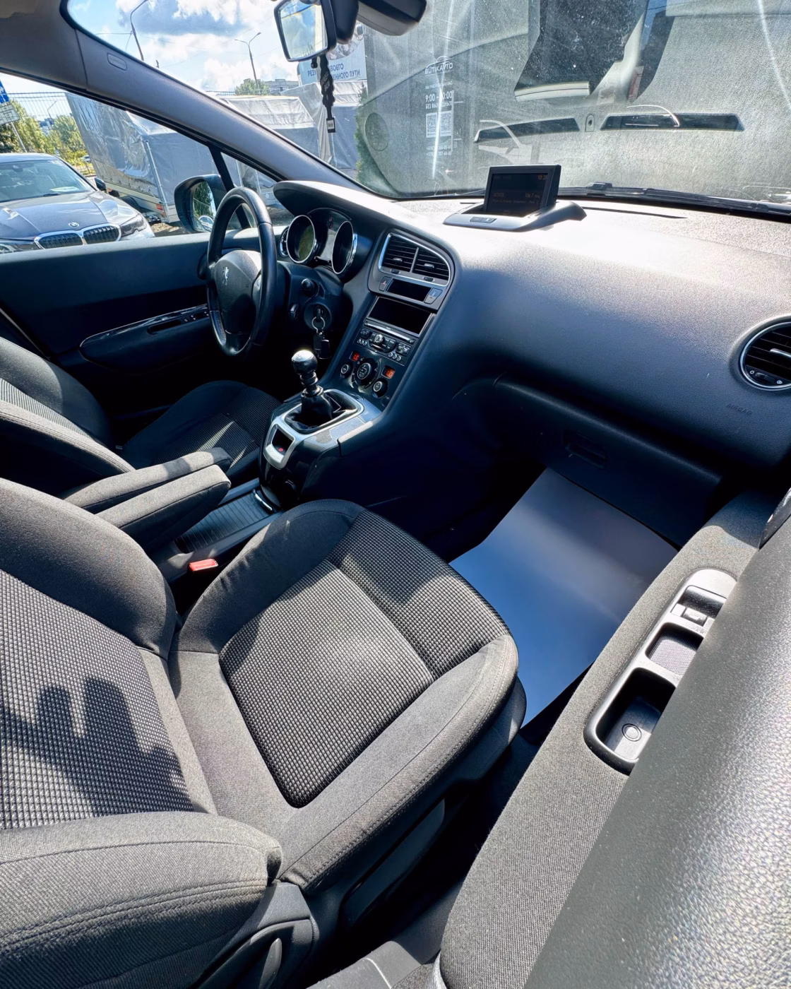 Peugeot 5008 фото 15