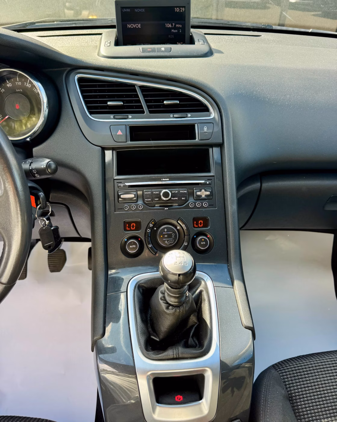 Peugeot 5008 фото 17