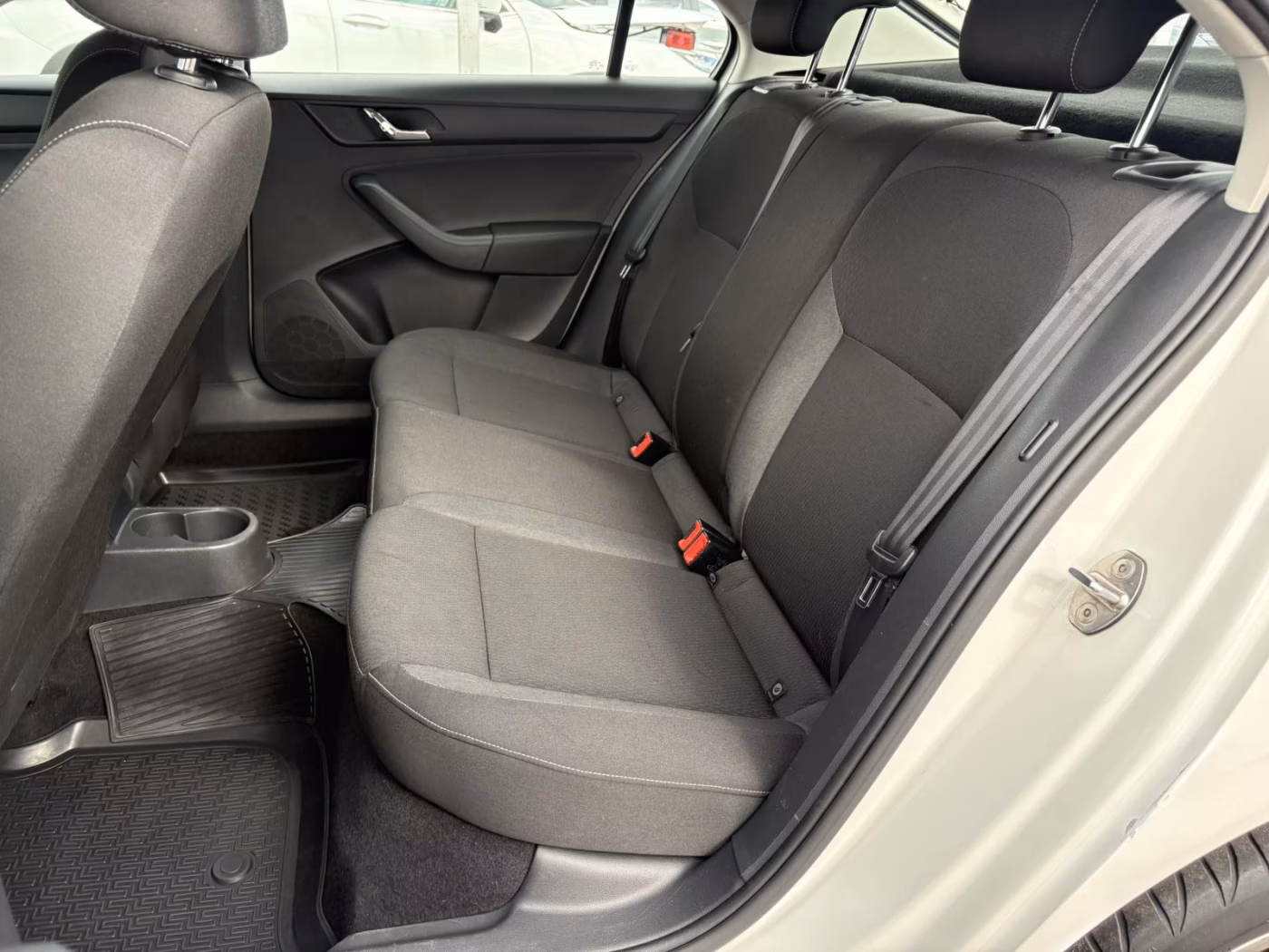 Skoda Rapid фото 11