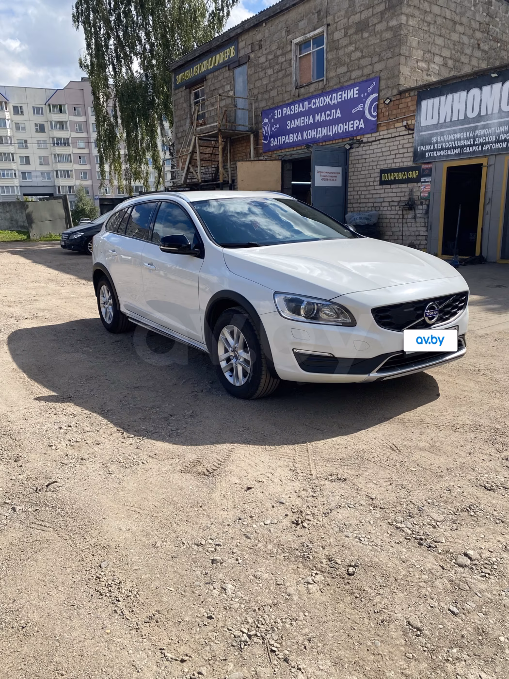 Volvo V60 Cross Country фото 3
