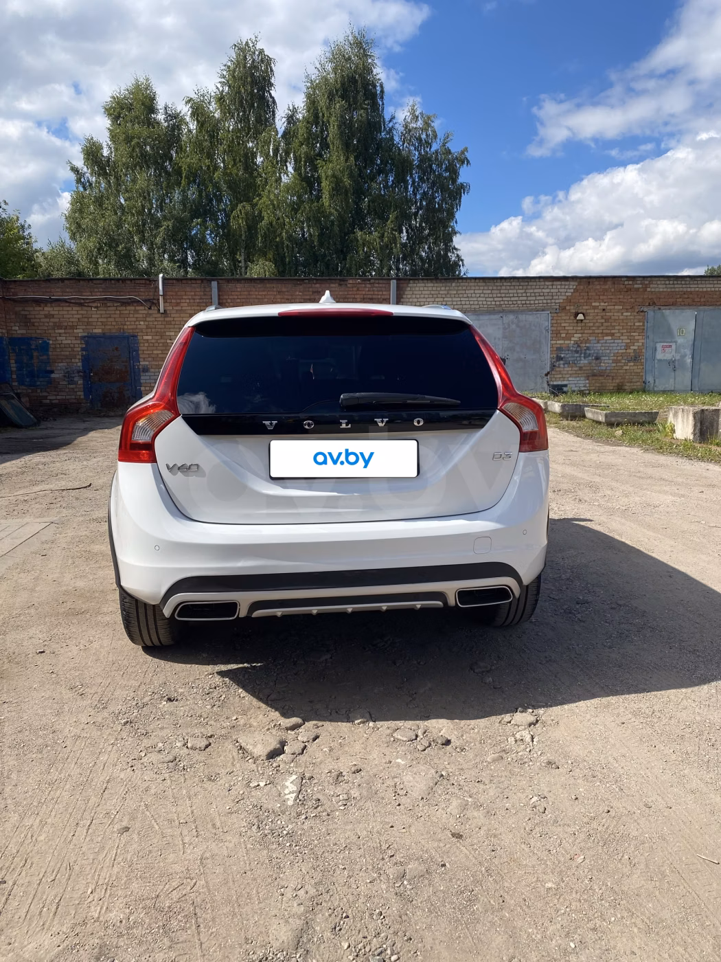 Volvo V60 Cross Country фото 6
