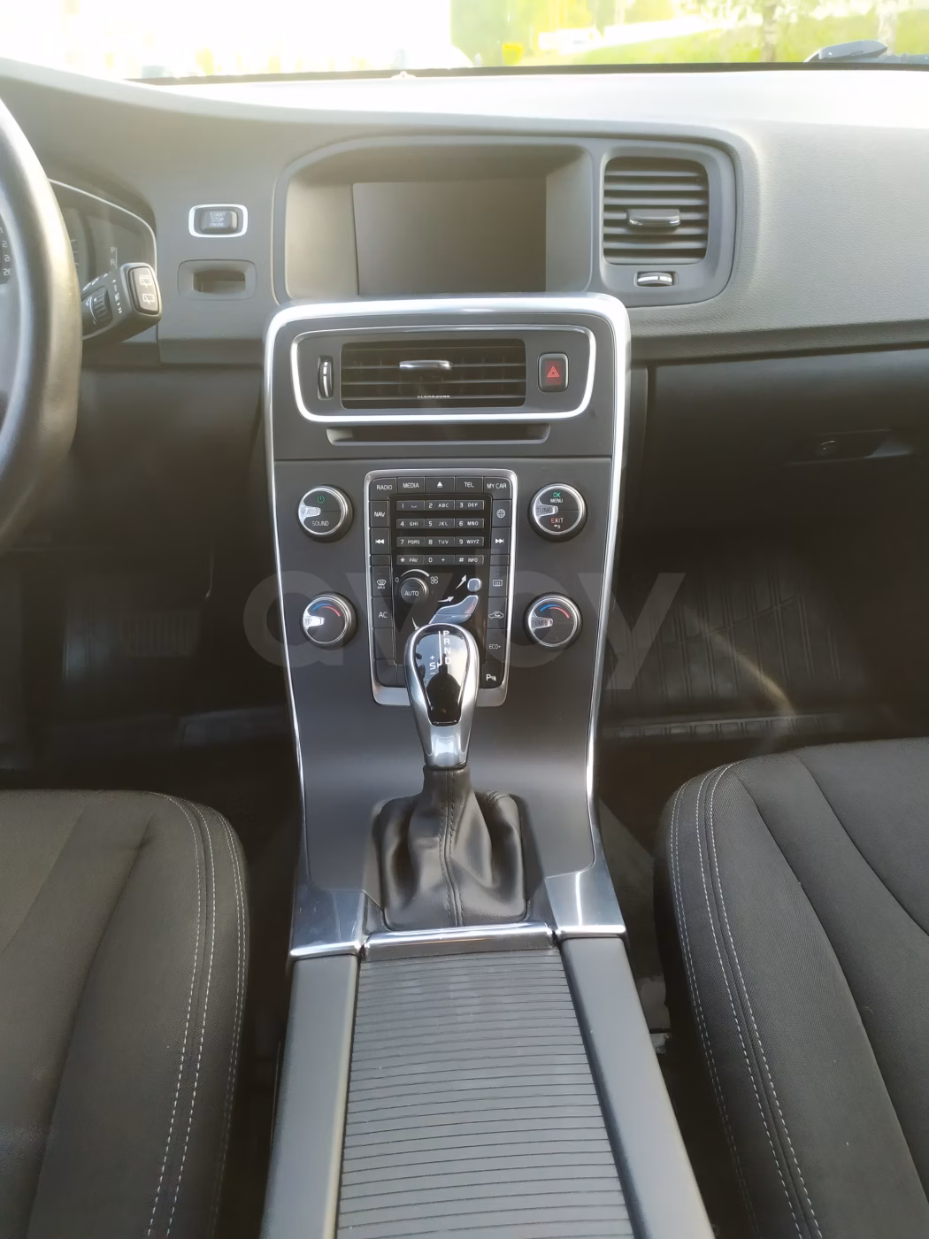 Volvo V60 Cross Country фото 12