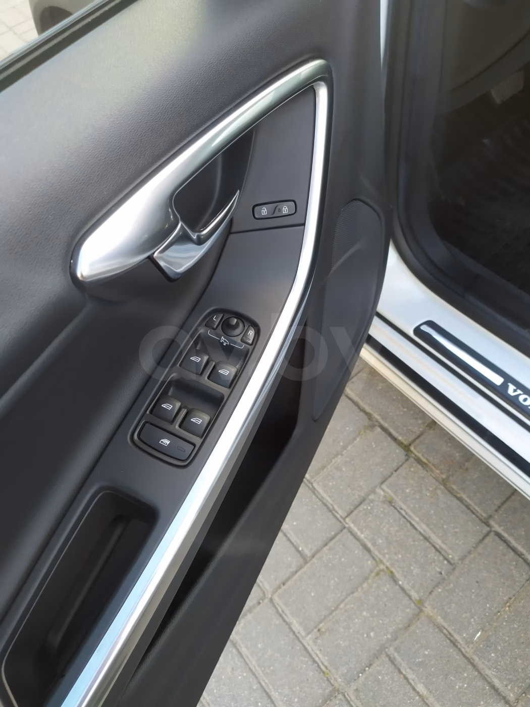 Volvo V60 Cross Country фото 13
