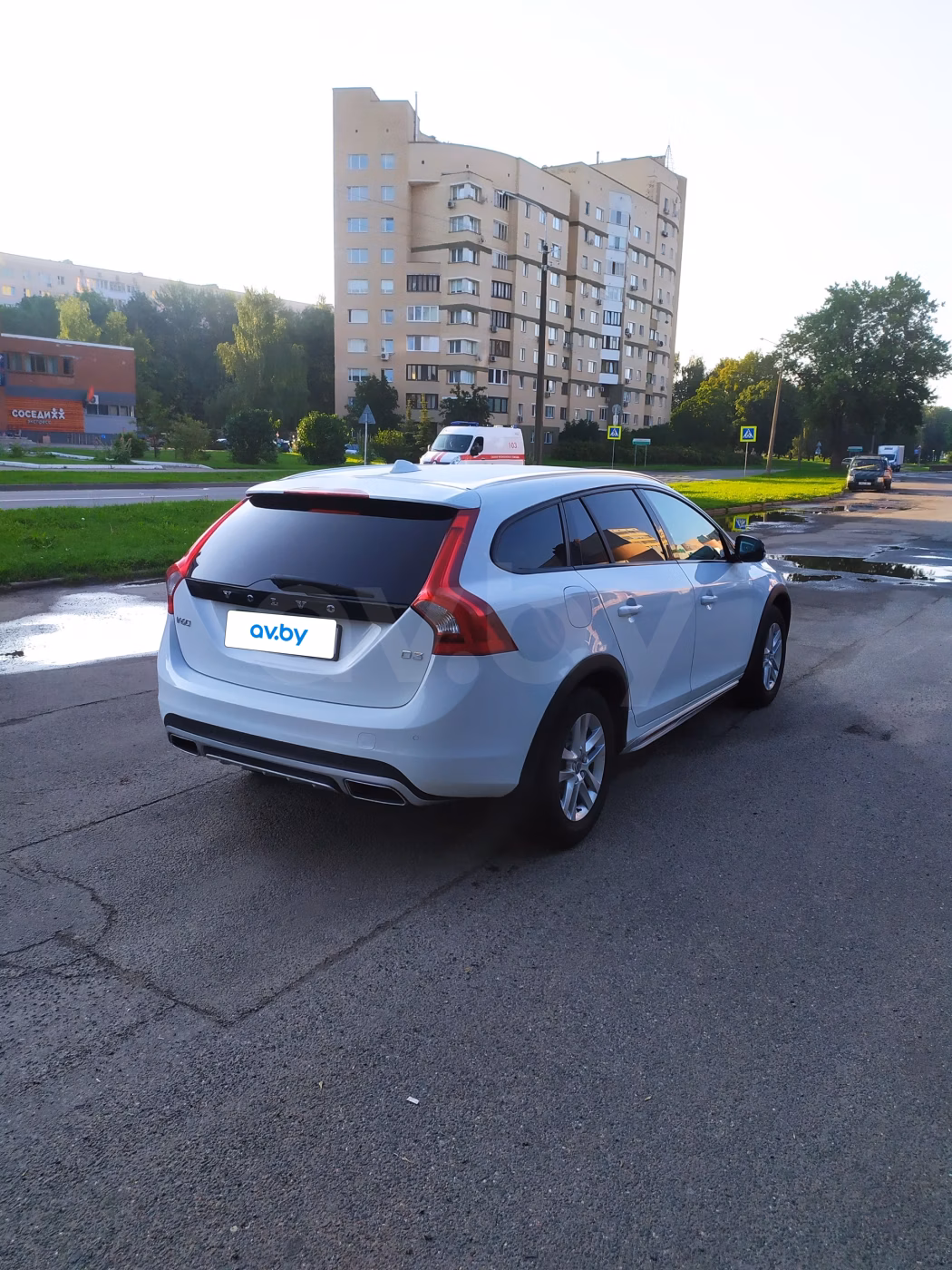 Volvo V60 Cross Country фото 15