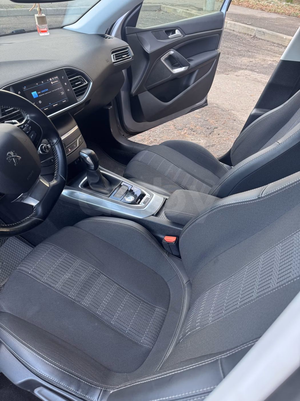Peugeot 308 фото 12