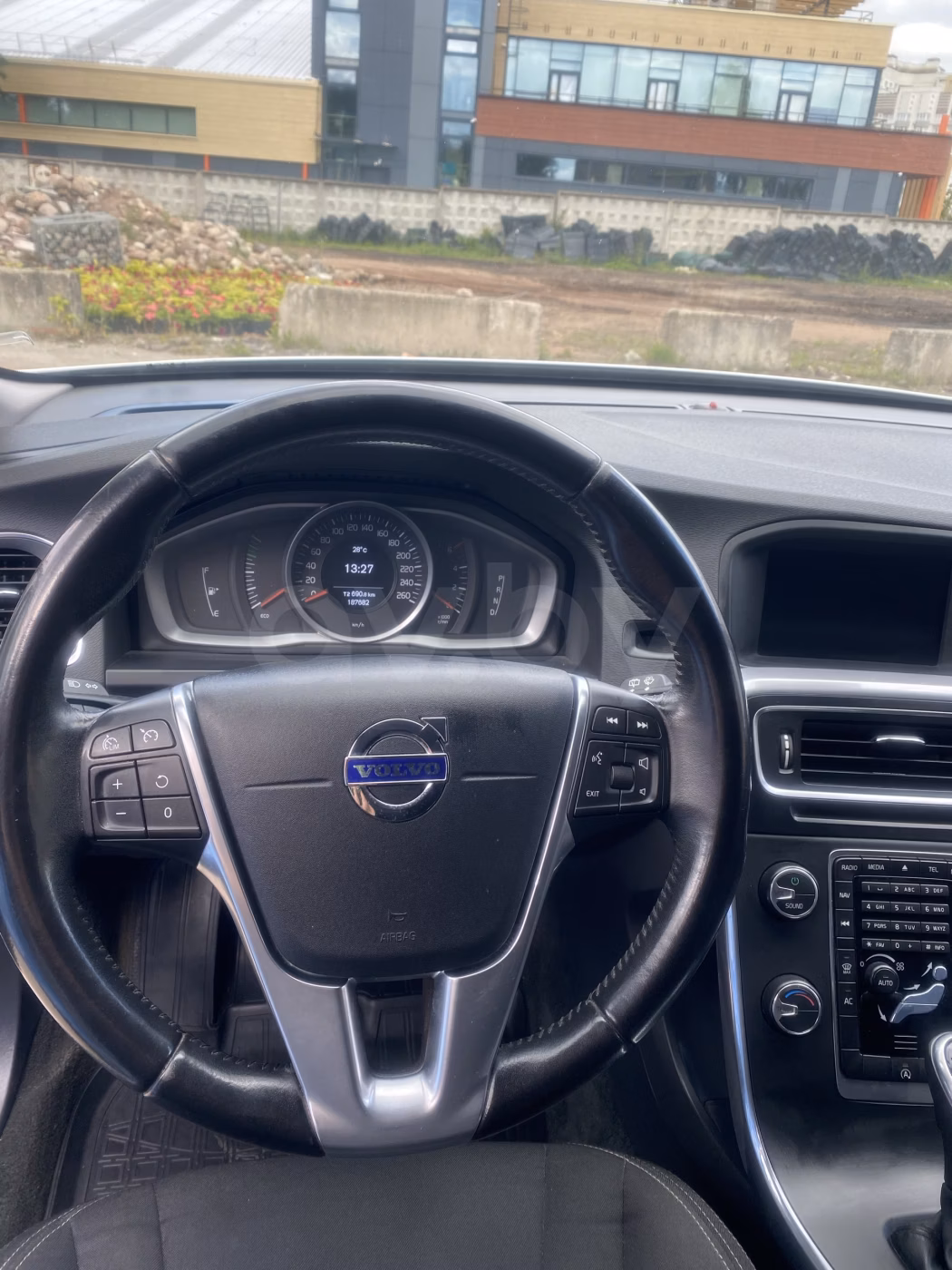 Volvo V60 Cross Country фото 17