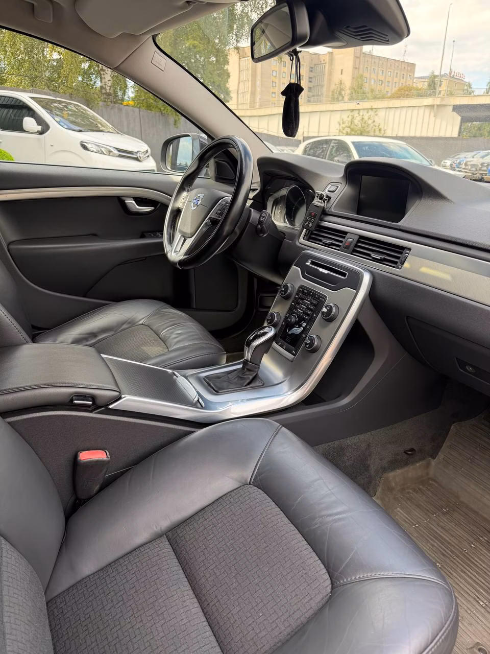Volvo V70 фото 10