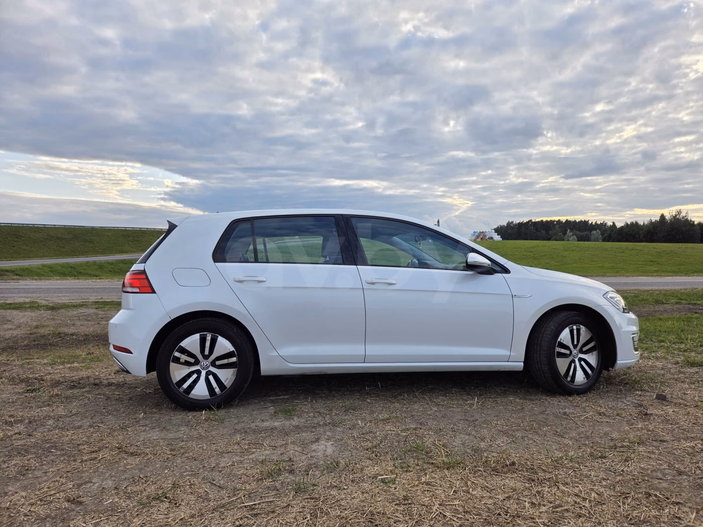 Volkswagen e-Golf фото 9