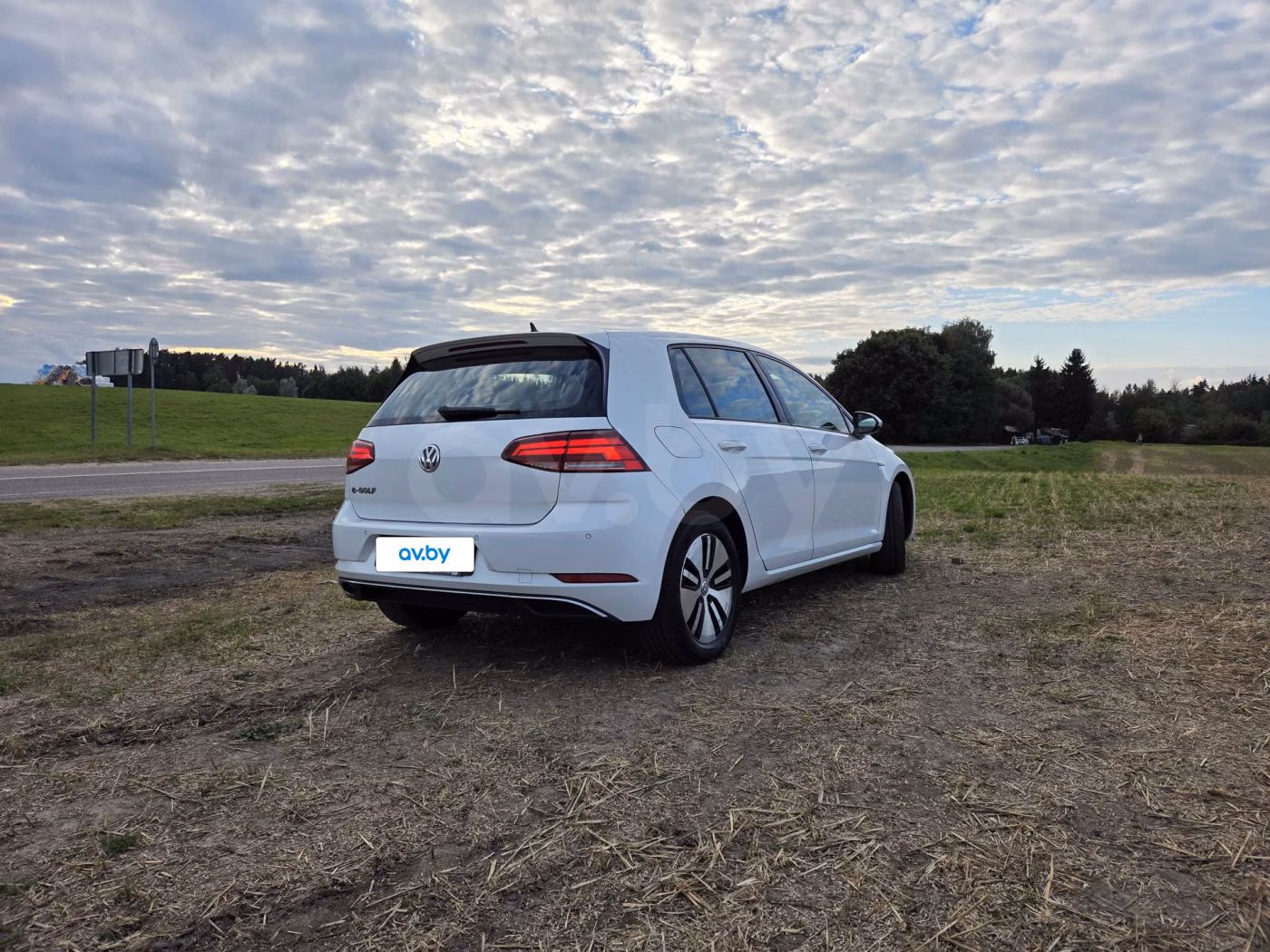 Volkswagen e-Golf фото 8