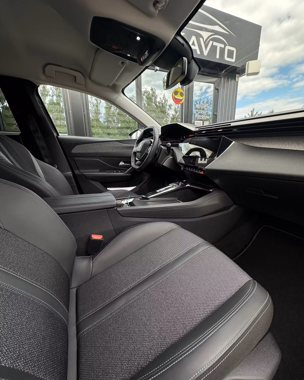 Peugeot 308 фото 9