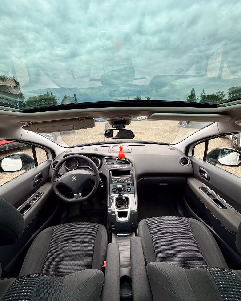 Peugeot 5008 фото 10