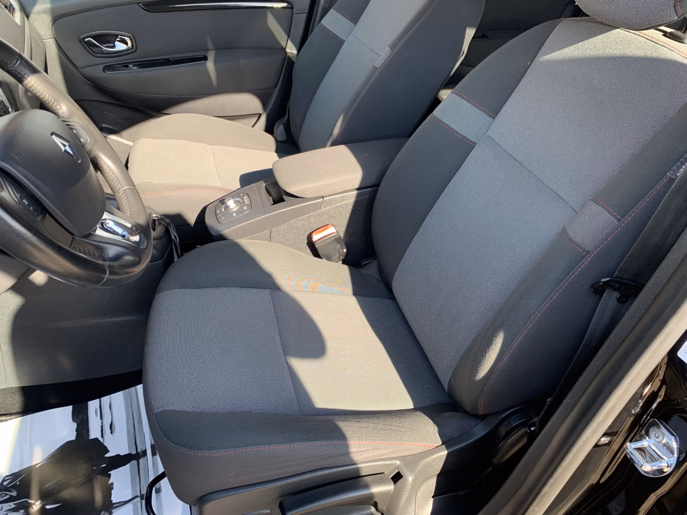 Renault Grand Scenic фото 9