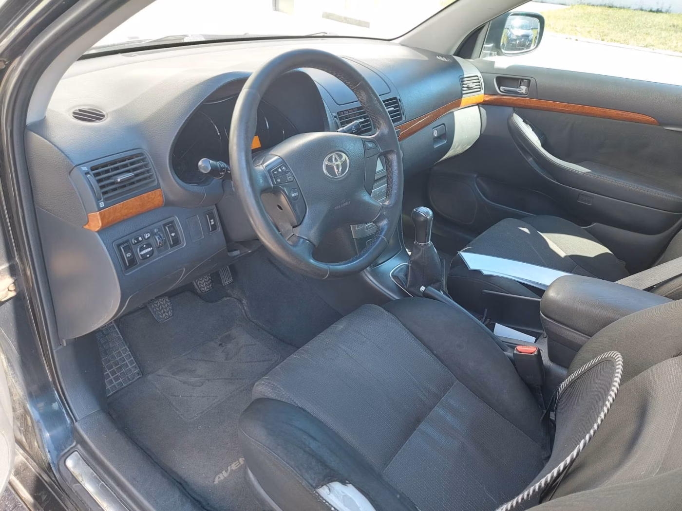 Toyota Avensis фото 2