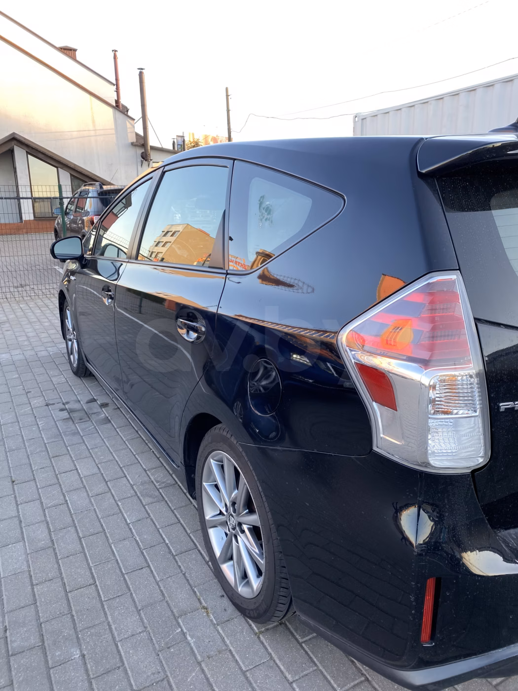 Toyota Prius V(+) фото 5