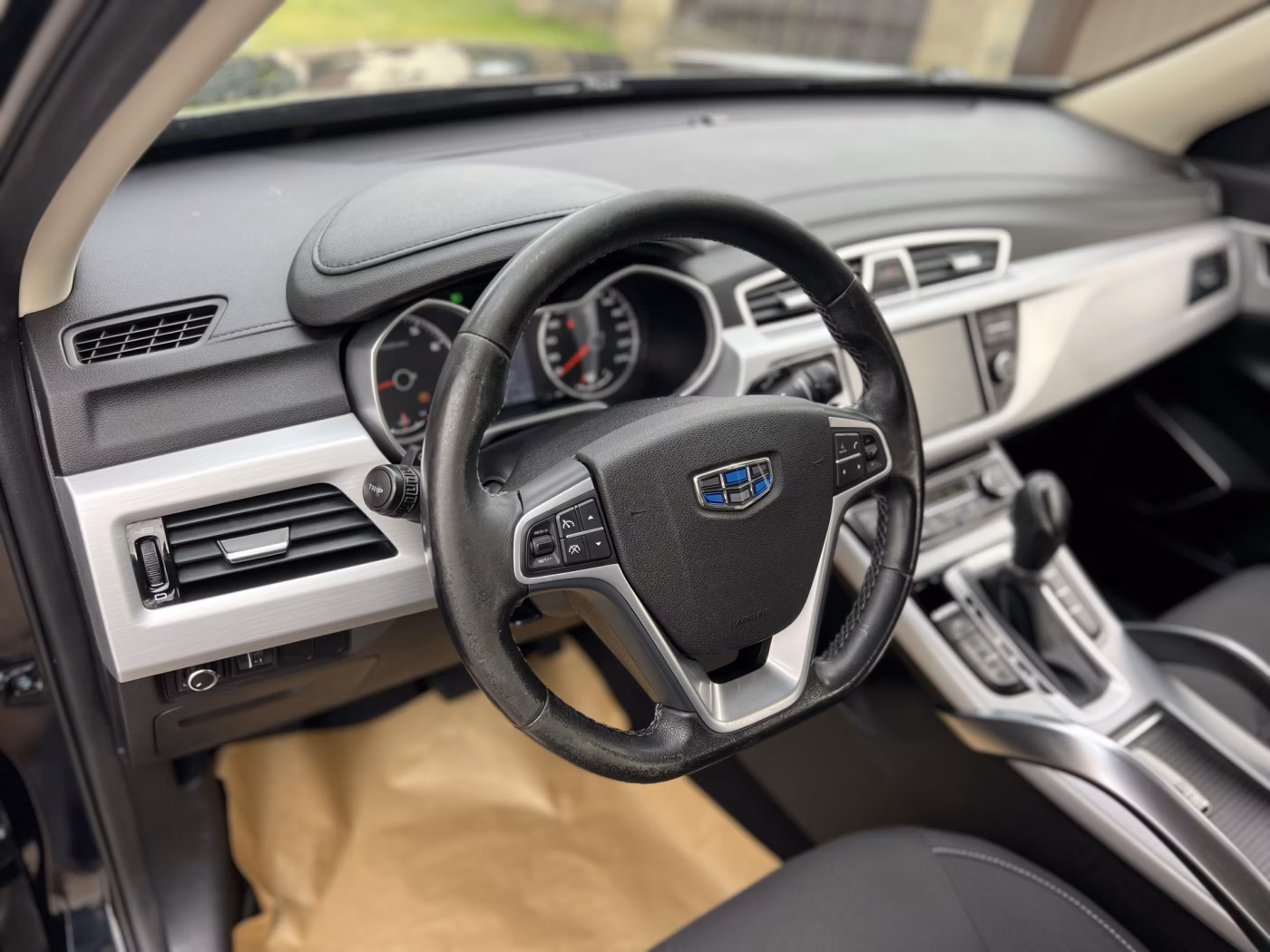 Geely Atlas фото 10