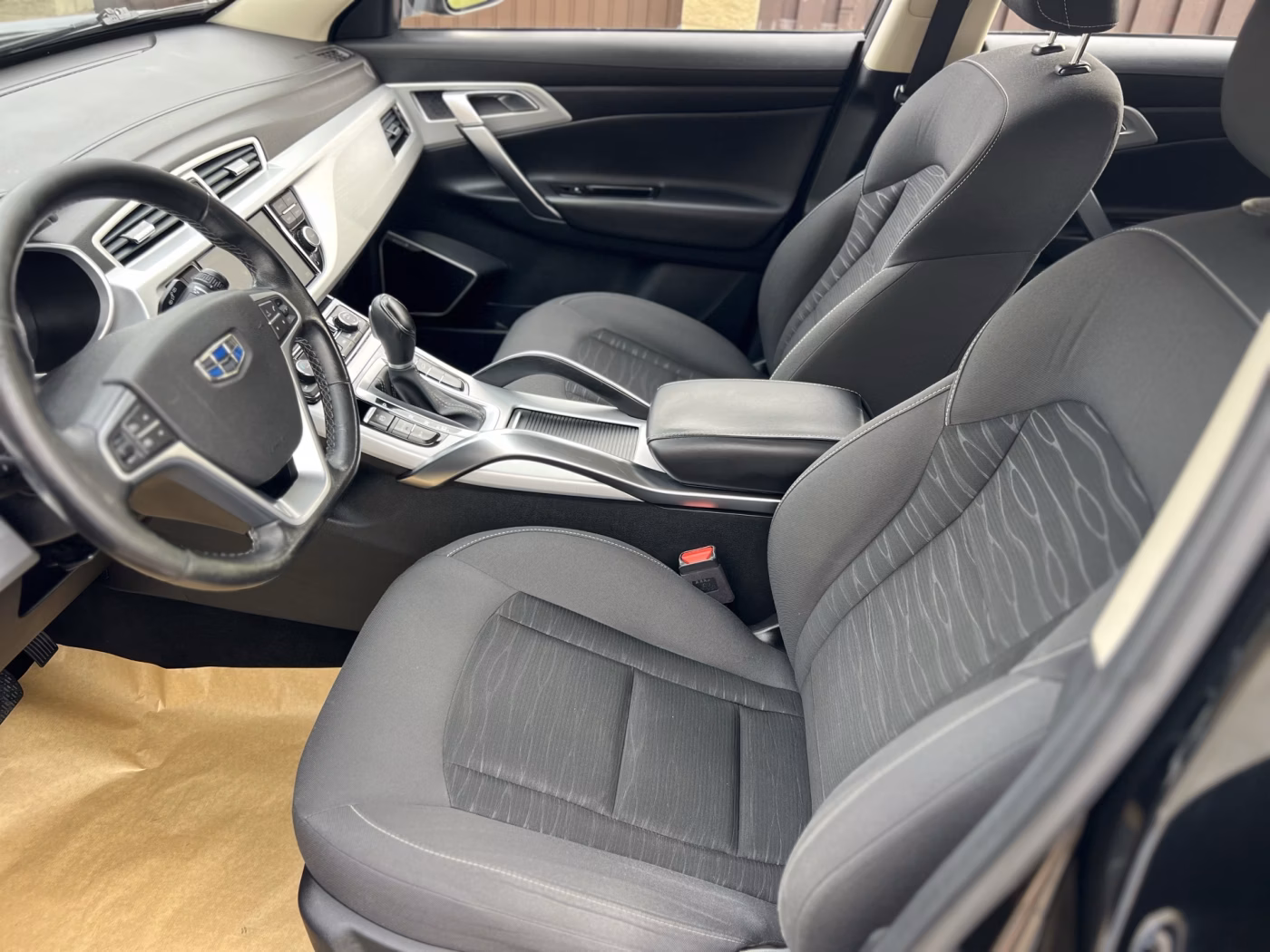 Geely Atlas фото 12