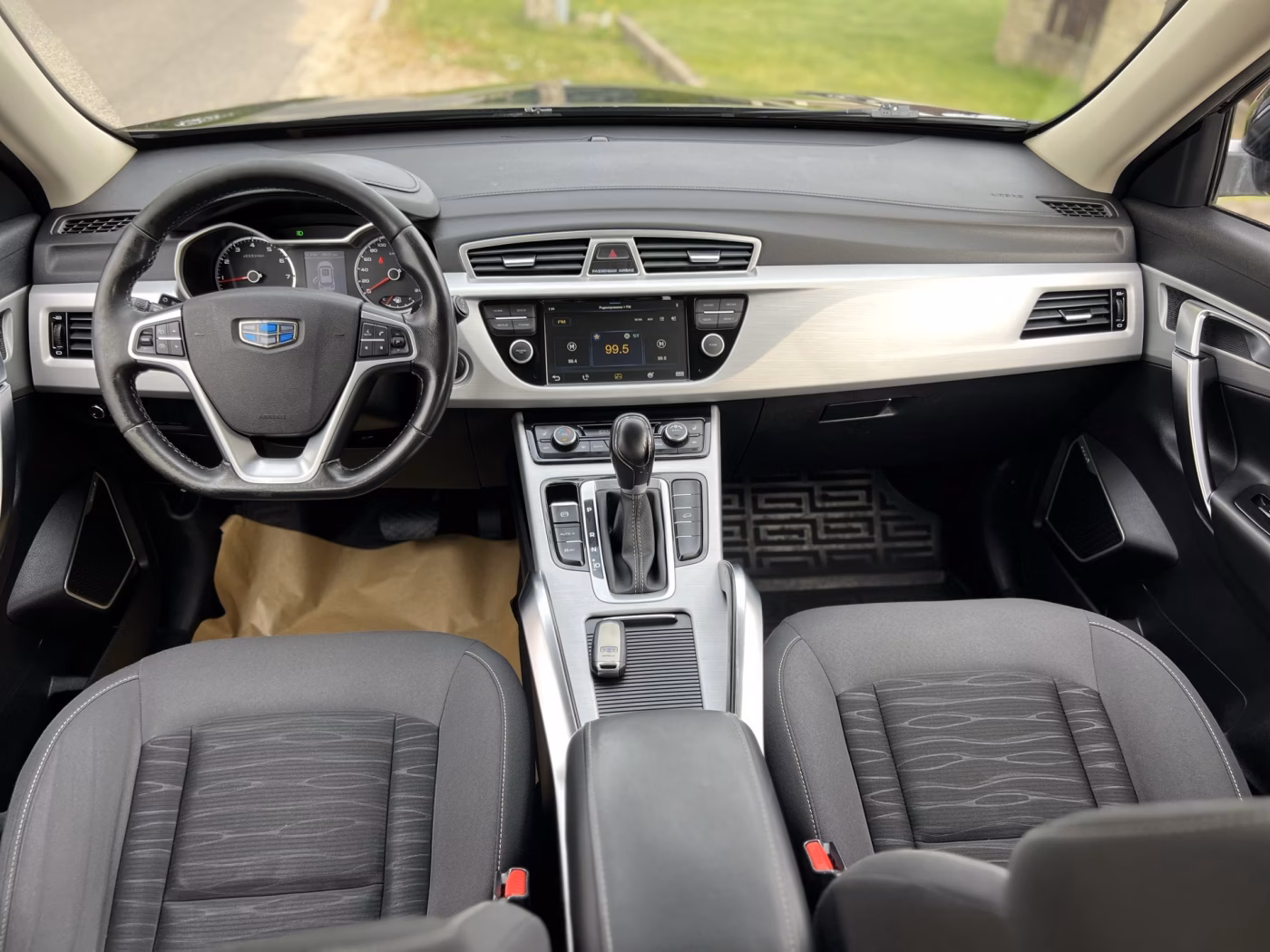 Geely Atlas фото 4