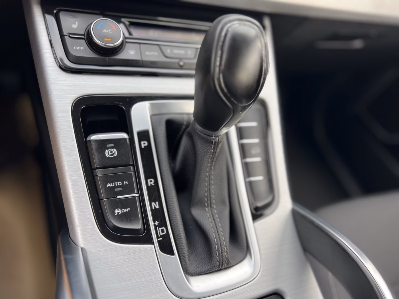 Geely Atlas фото 30