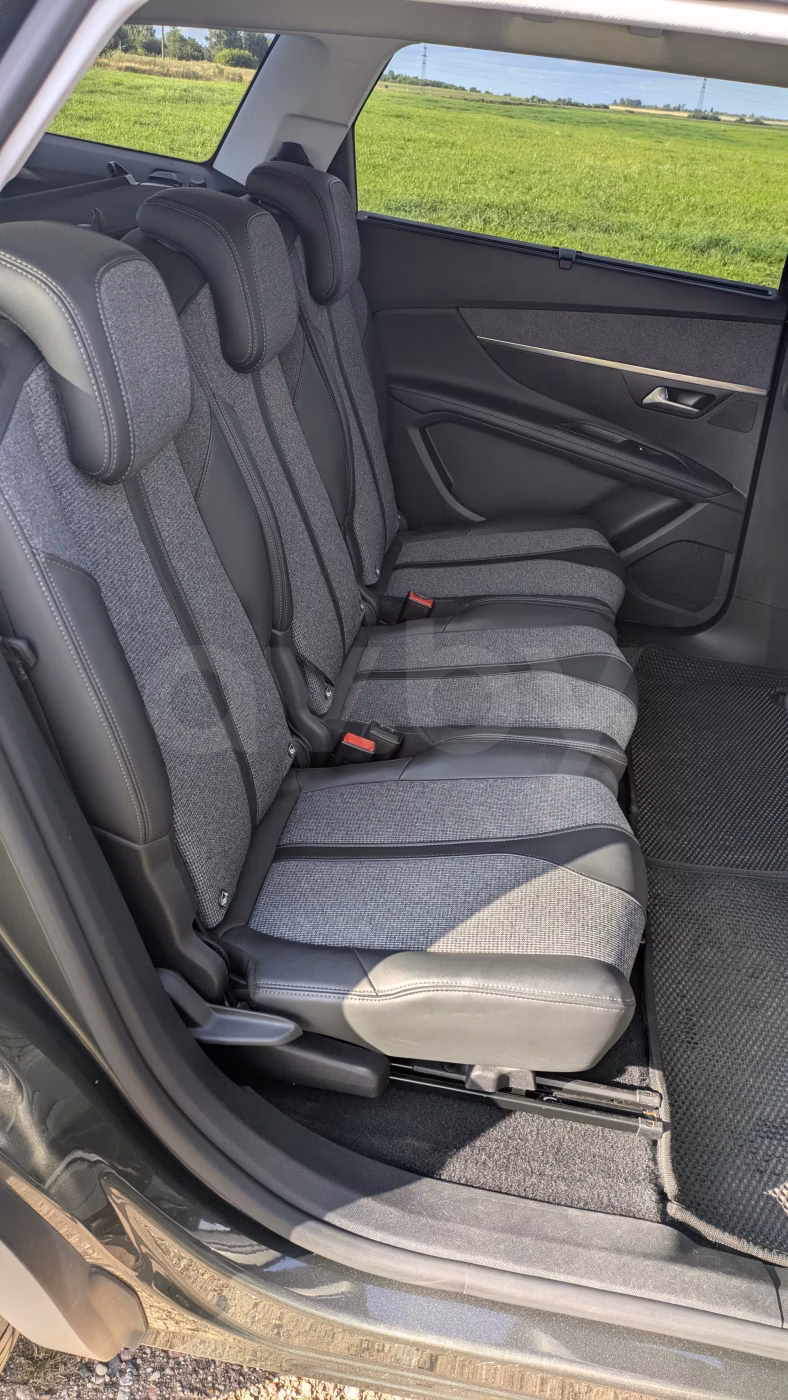 Peugeot 5008 фото 12