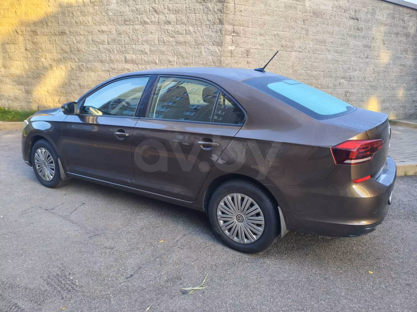Volkswagen Polo Sedan фото 2