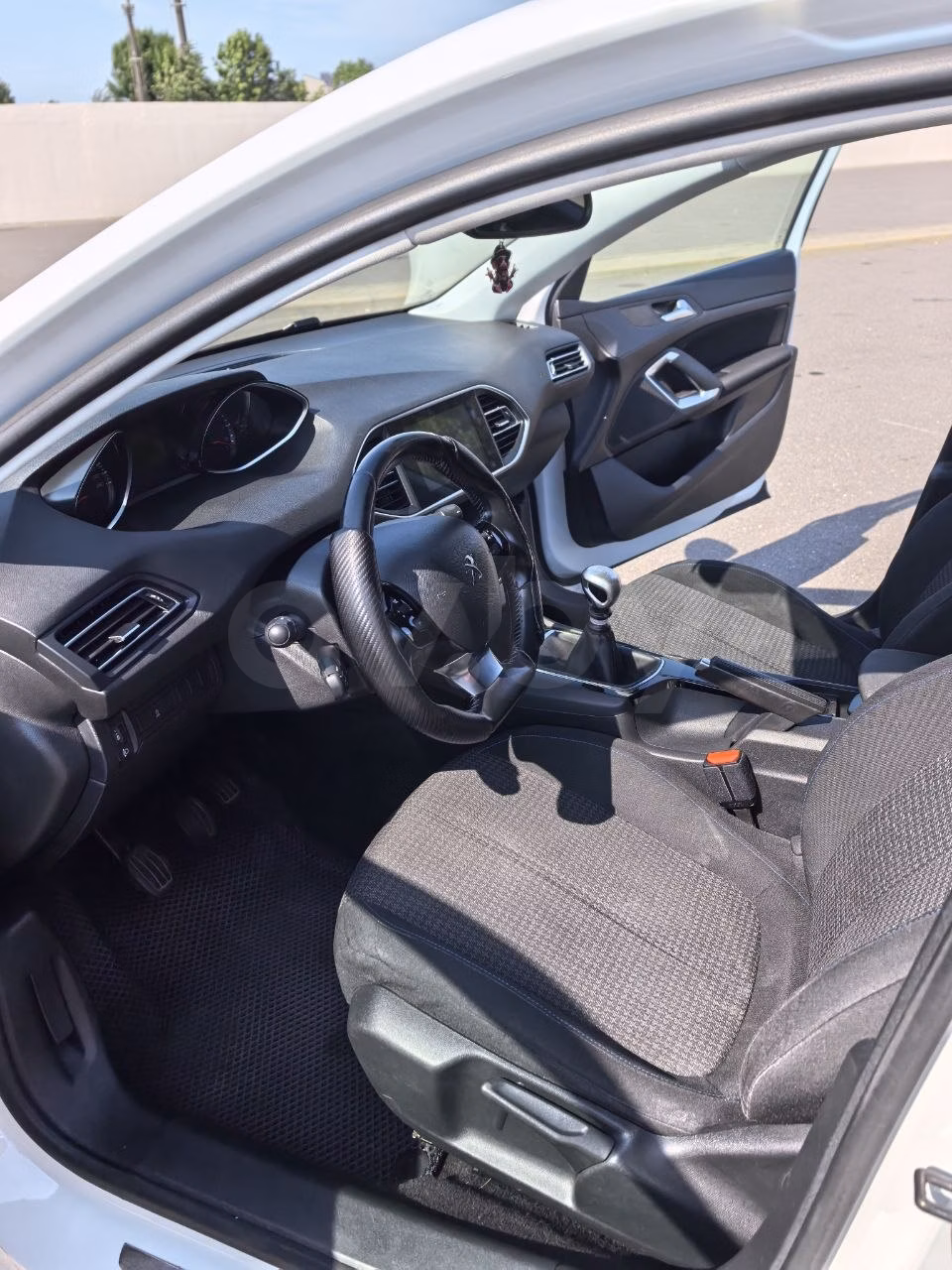 Peugeot 308 фото 9