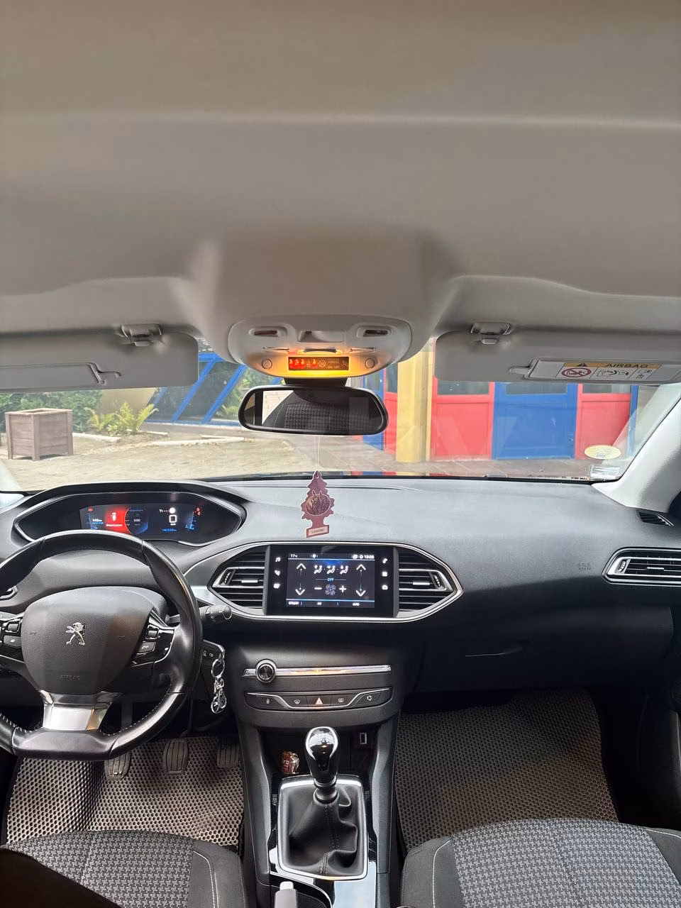 Peugeot 308 фото 6