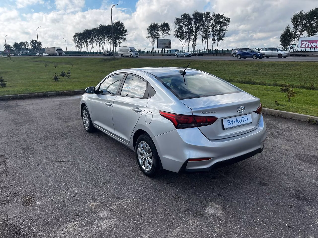 Hyundai Accent фото 5