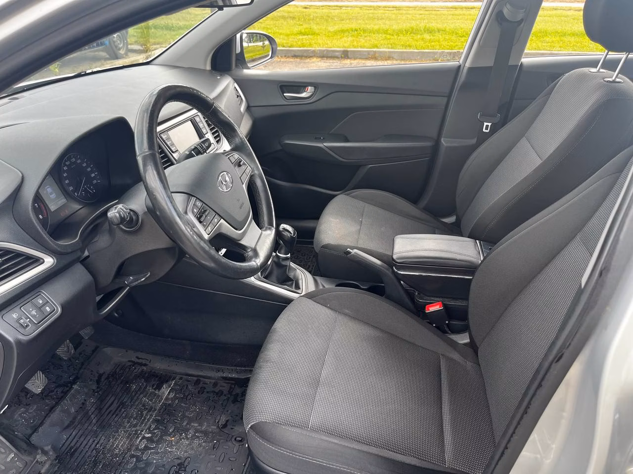 Hyundai Accent фото 9