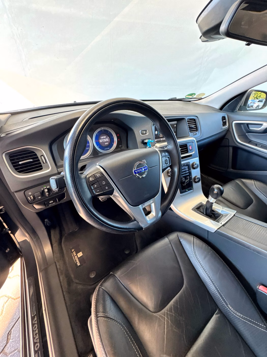 Volvo V60 фото 10