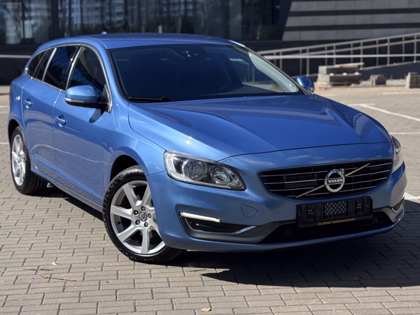 Volvo V60 фото 2