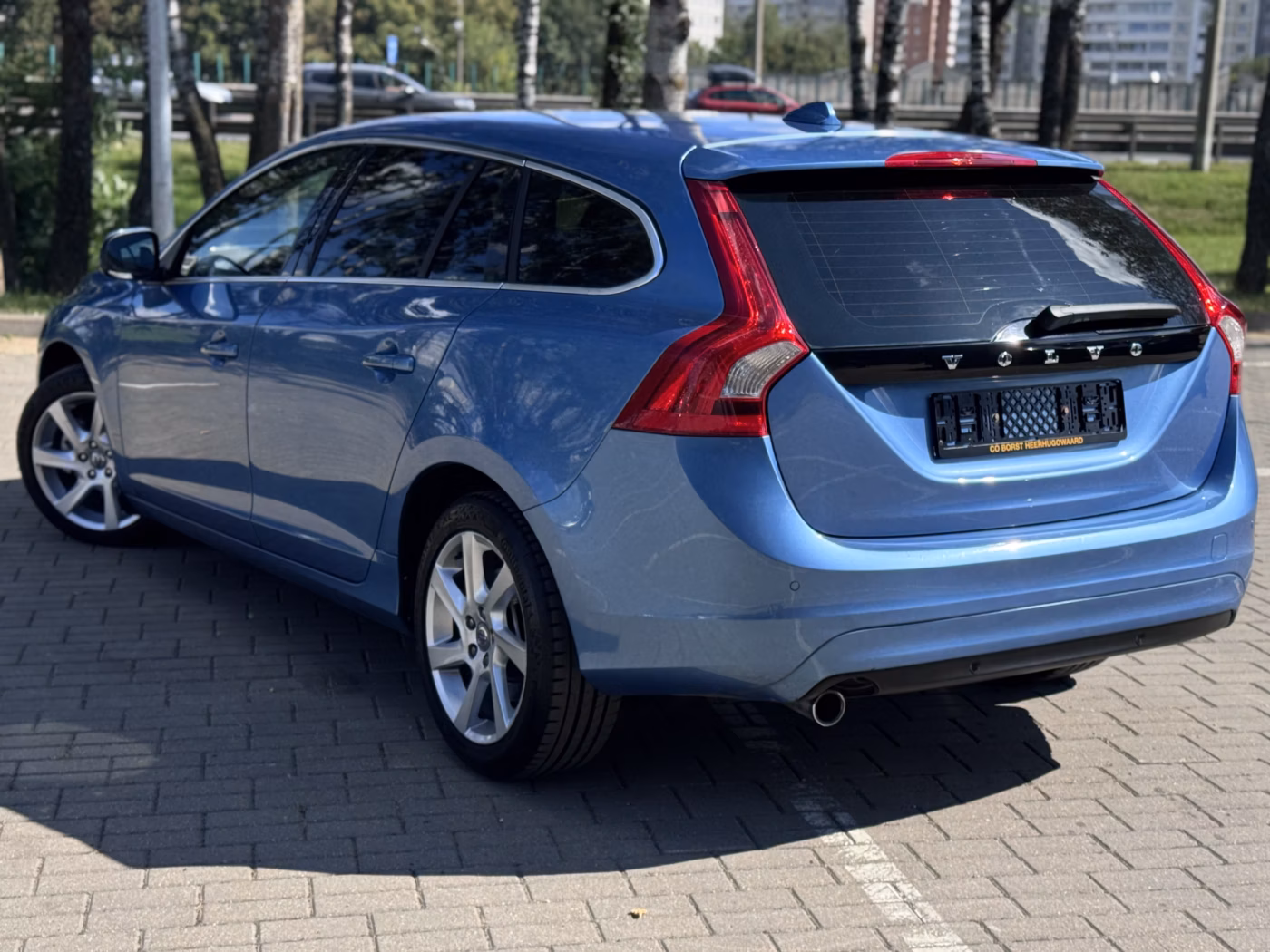 Volvo V60 фото 6
